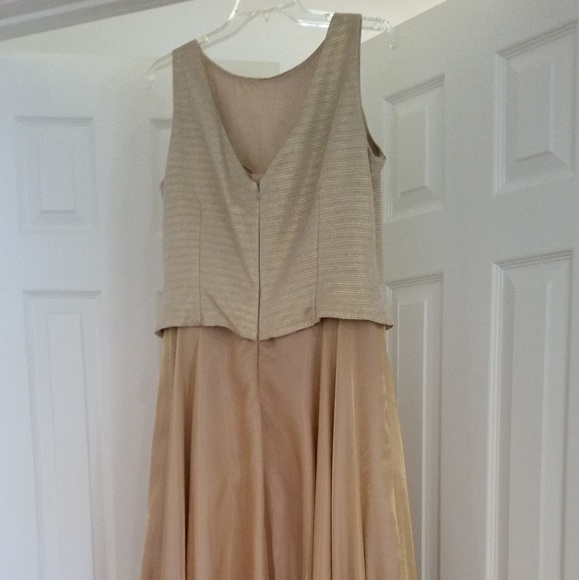 Gold formal gown - Picture 3 of 7