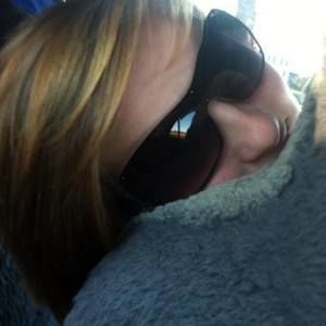 Meet your Posher, Delia causadias