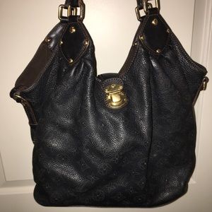 Louis Vuitton Mahina L Shoulder Bag Leather Noir