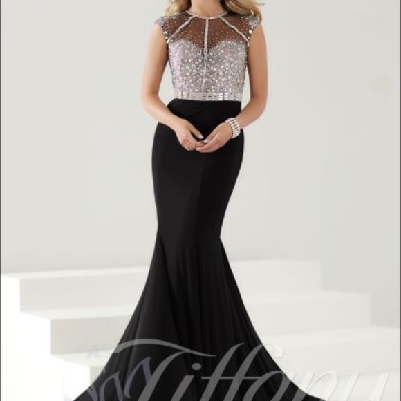 Prom dress - Picture 1 of 4