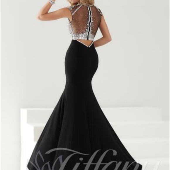 Prom dress - Picture 2 of 4