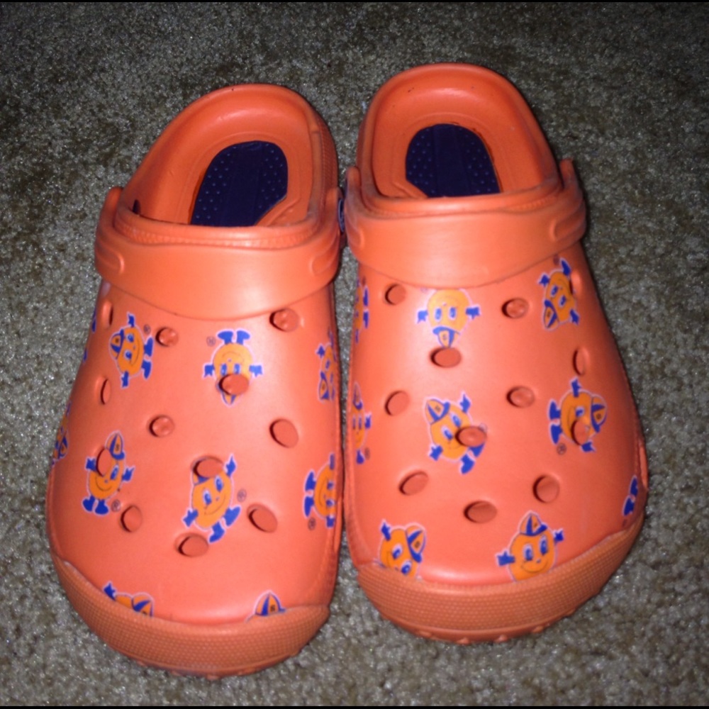 Syracuse University clogs