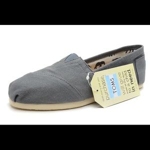 TOMS gray size 7