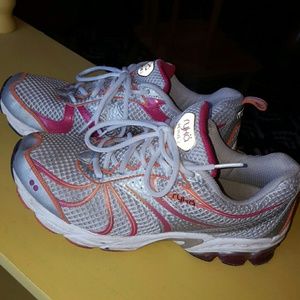Ryka Revive 2 running shoes