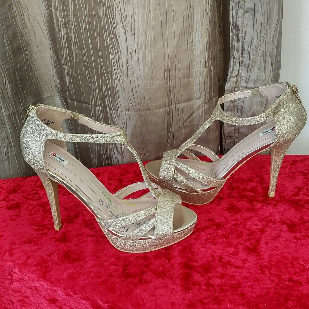 Gold glittery high heels.
