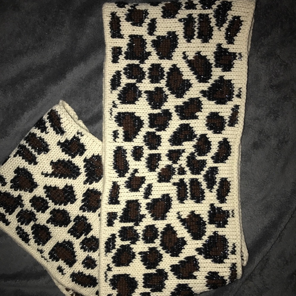 Betsy Johnson leopard scarf