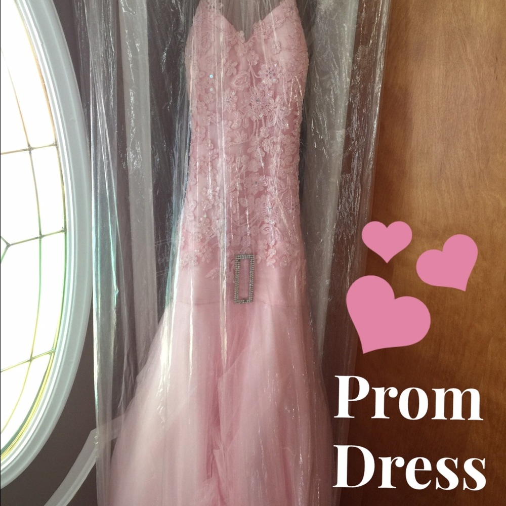 Gorgeous La Femme Designer Halter Prom Dress 🎉