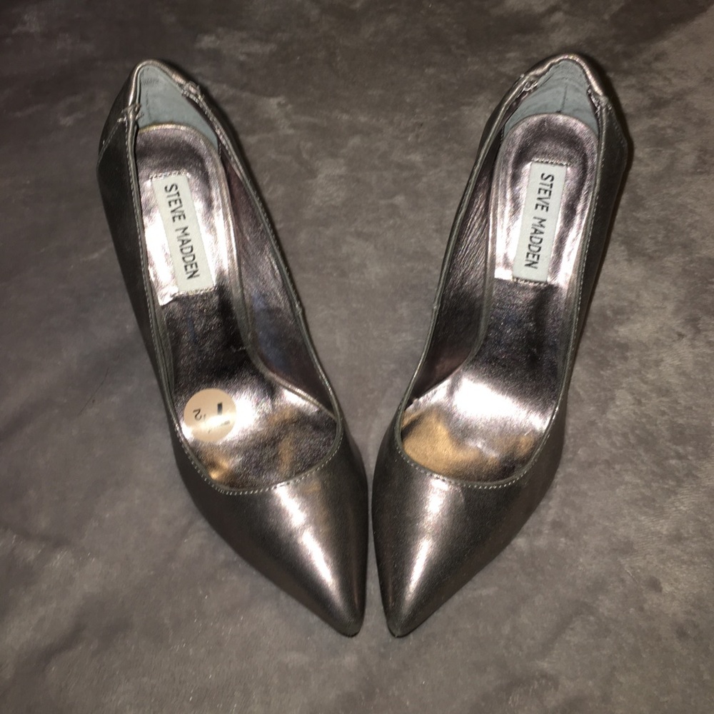 Pewter Steve Madden pumps