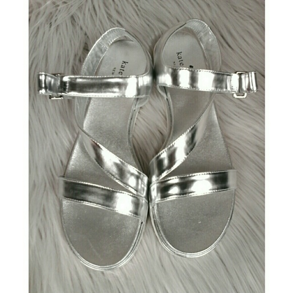 SOLD KATE SPADE Mckee Flat Sandal Silver Leather - Picture 3 of 8