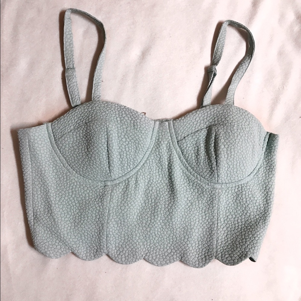 ✨ Buy 2, Get 1✨HP NWT! Seafoam Scalloped Crop Top