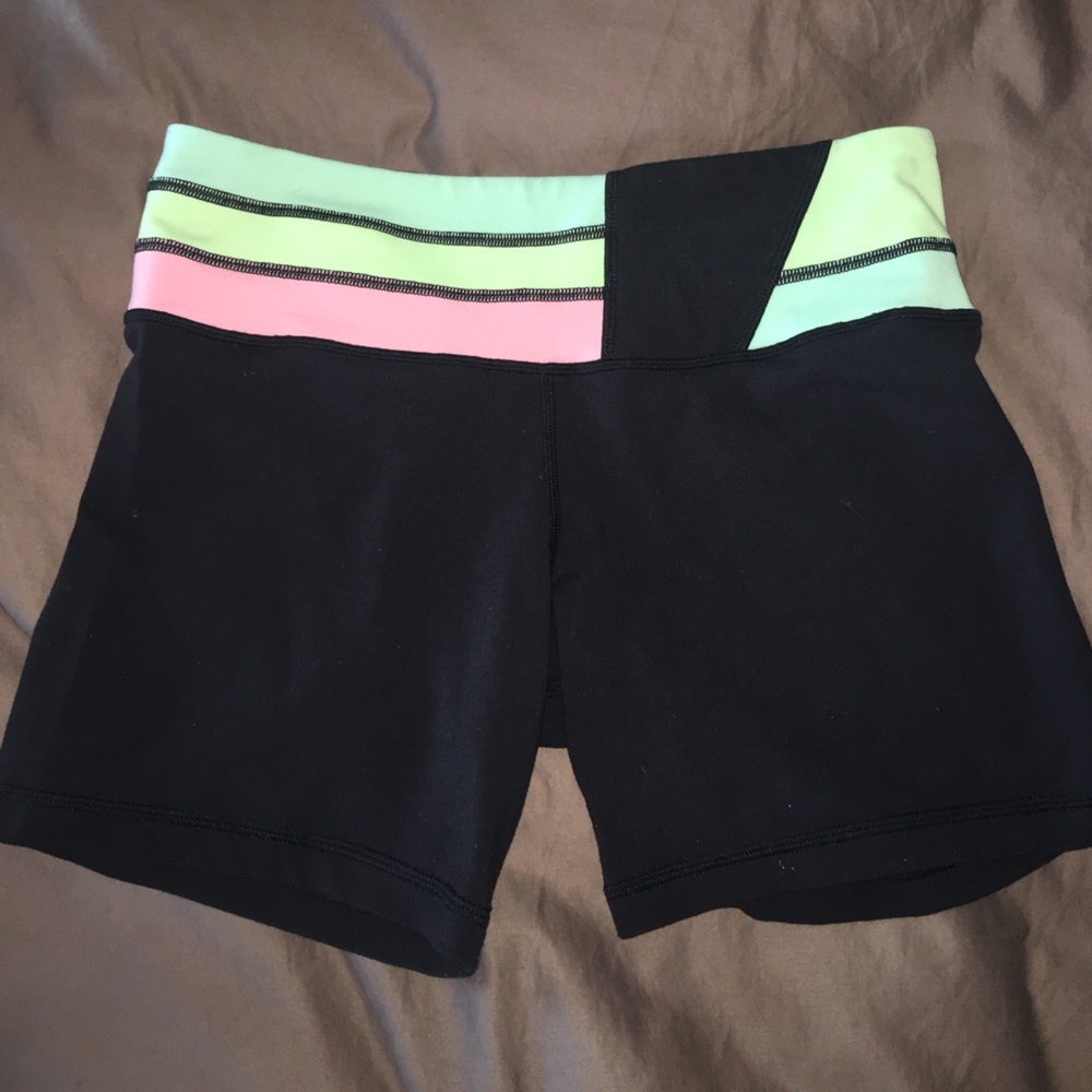 SOLD New Lululemon Reversible Midrise Shorts