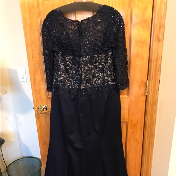 Navy La Femme floor length gown - Picture 2 of 6