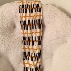 Lularoe OS Piano Key Leggings