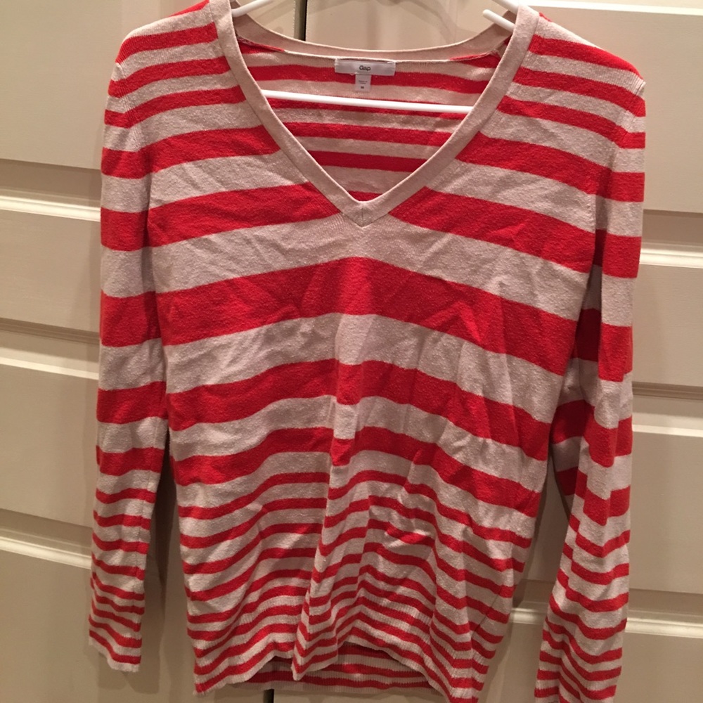 Gap v neck sweater