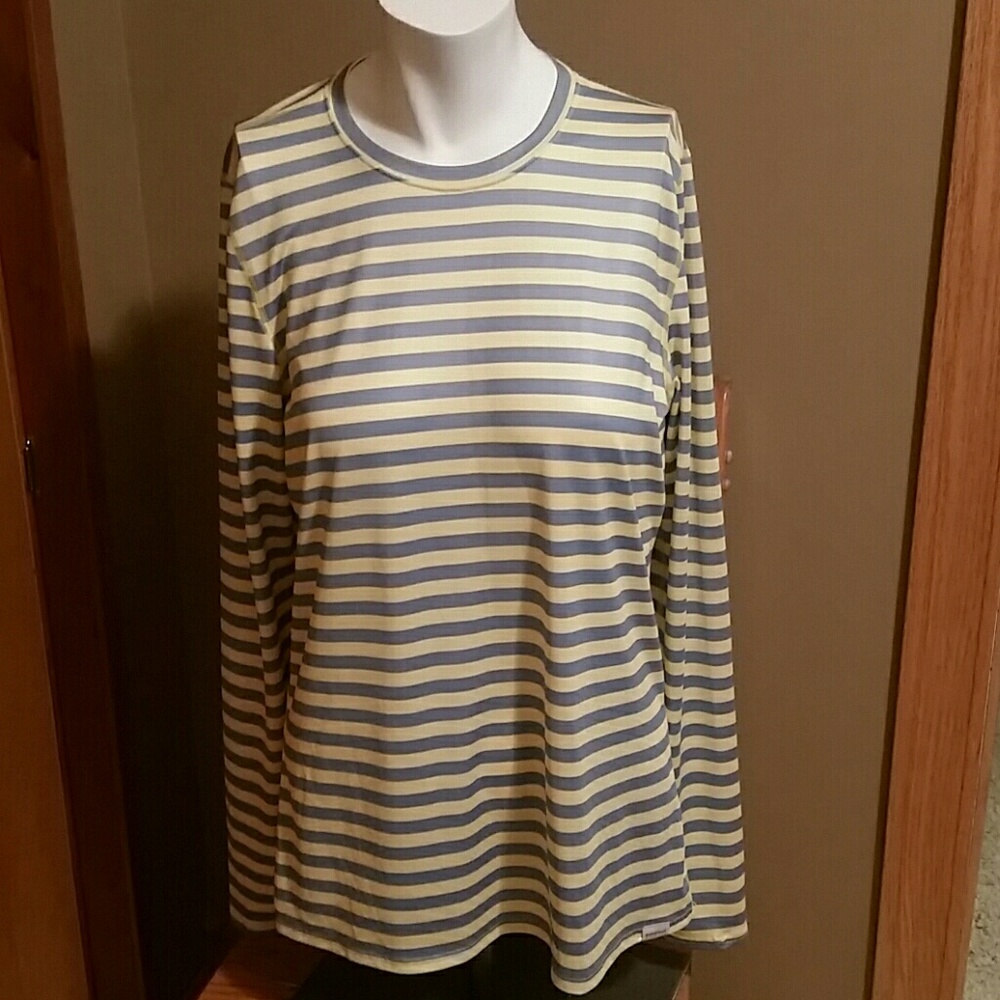 New with w/o tags Patigonia long sleeve shirt