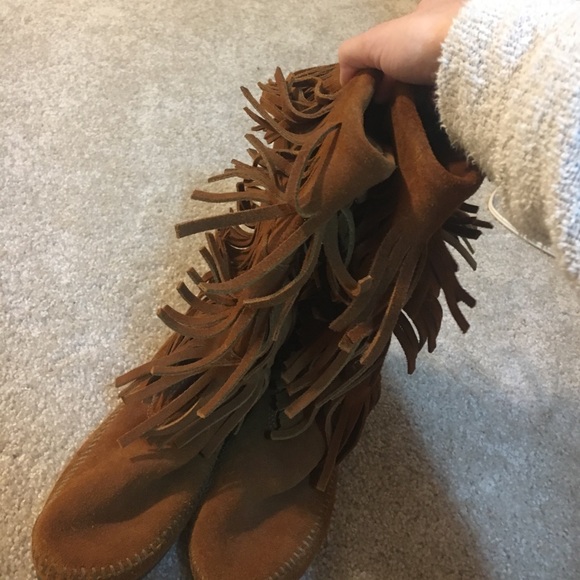 Minnetonka fringe boots - Picture 2 of 4