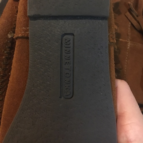 Minnetonka fringe boots - Picture 3 of 4