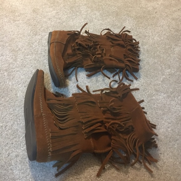 Minnetonka fringe boots - Picture 4 of 4