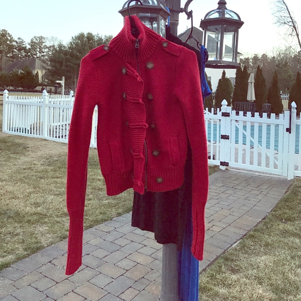 ✨AMERICAN EAGLE OUTFITTERS -- red zip sweater✨