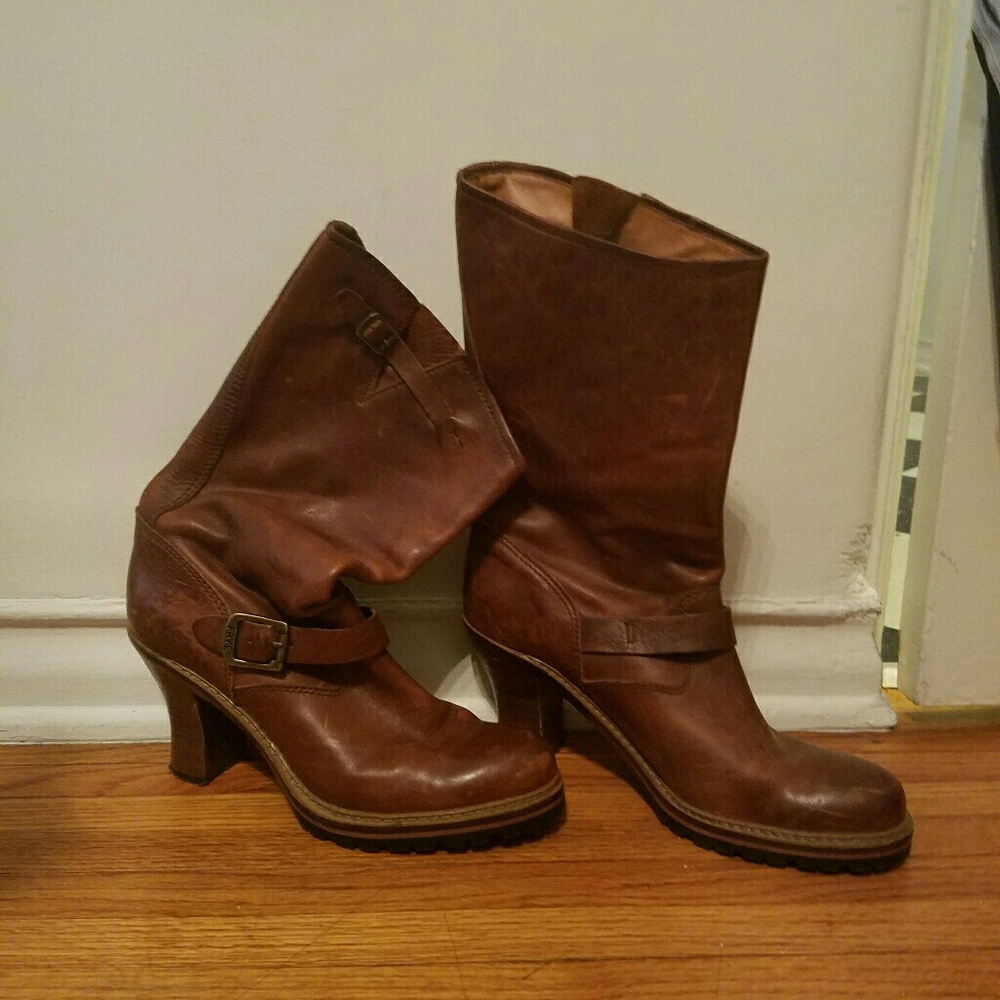 Distressed Brown Frye booths