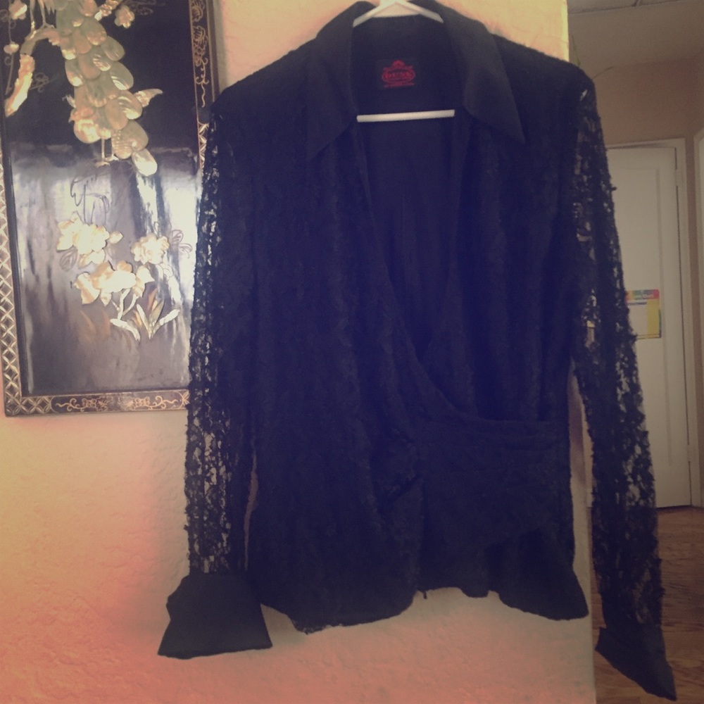 Lace low-cut top