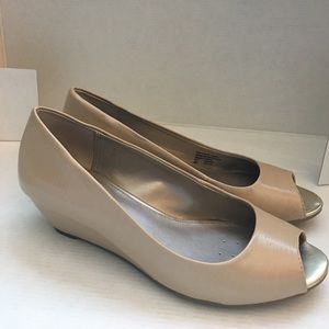 Alfani Step n Flex wedge peep toe, size 6M, Beige