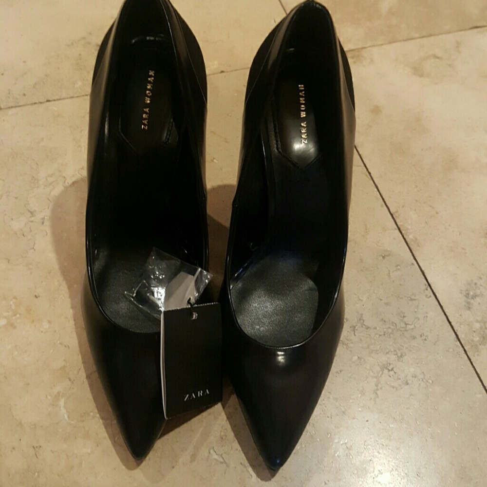 Blk two tone pumps