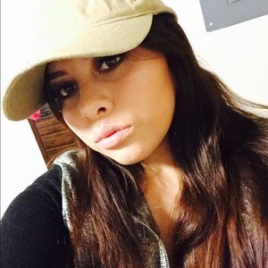 Meet your Posher, Esmeralda