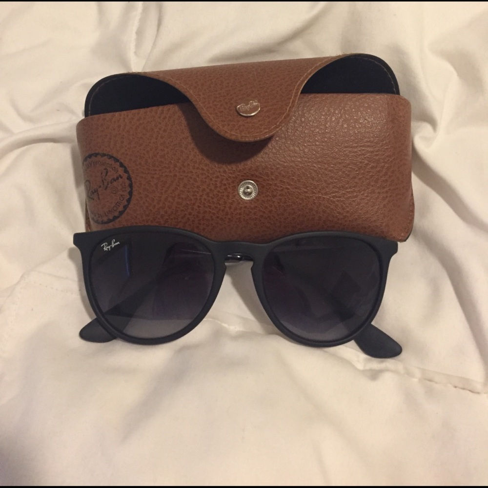 Black Ray-Ban Sunglasses