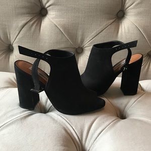 Steve Madden size 8 black suede 😍