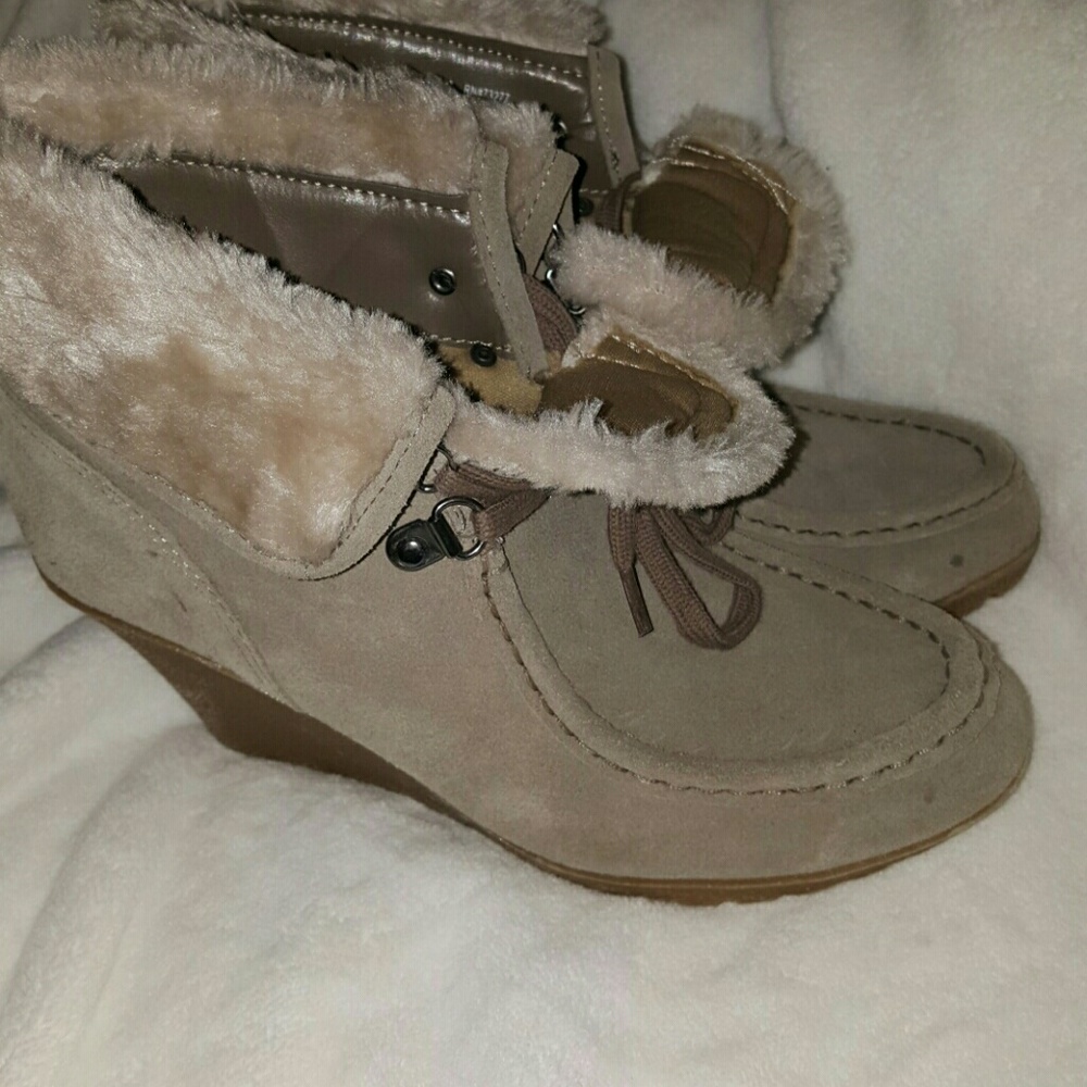 Faux fur wedged booties