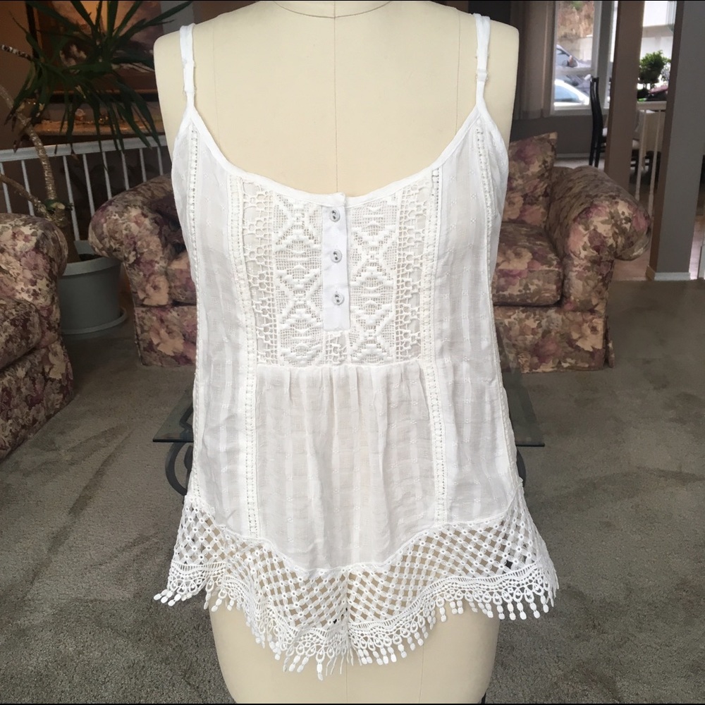 🎉HP🎉 American Rag Crochet Hem White Tank
