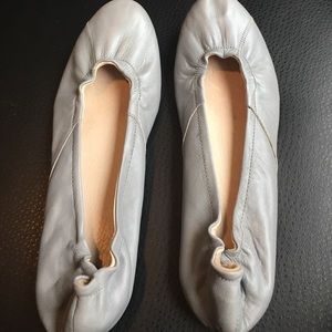 Grey Sorel ballet flats