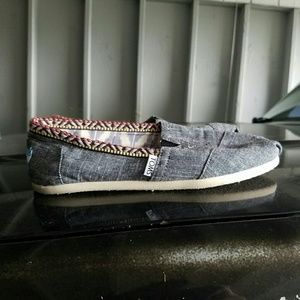 Women's Toms size 8