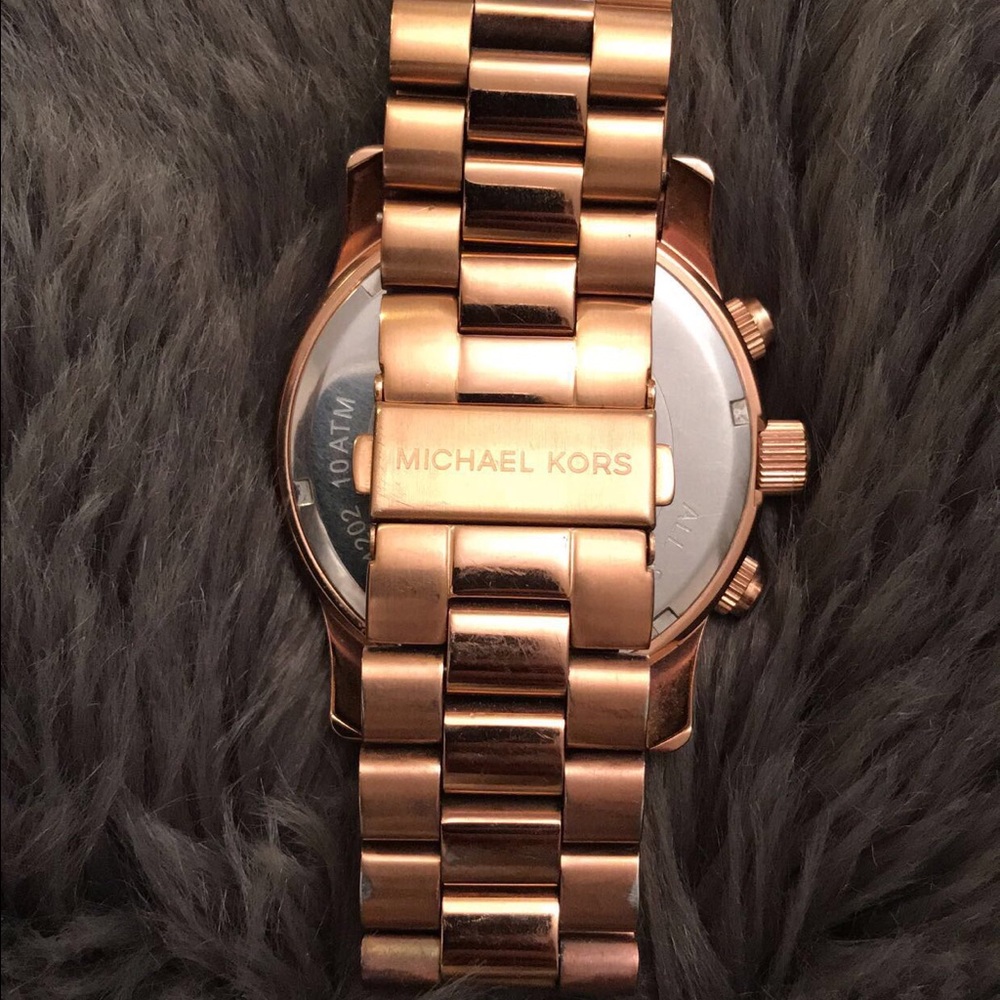 MICHAEL KORS ROSE GOLD WATCH - Picture 2 of 2