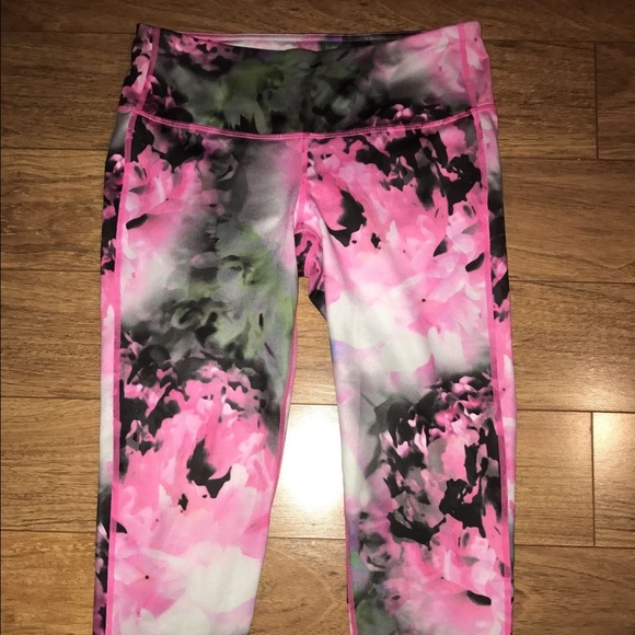 Athleta Pants - Athleta flowered chatarunga Capri
