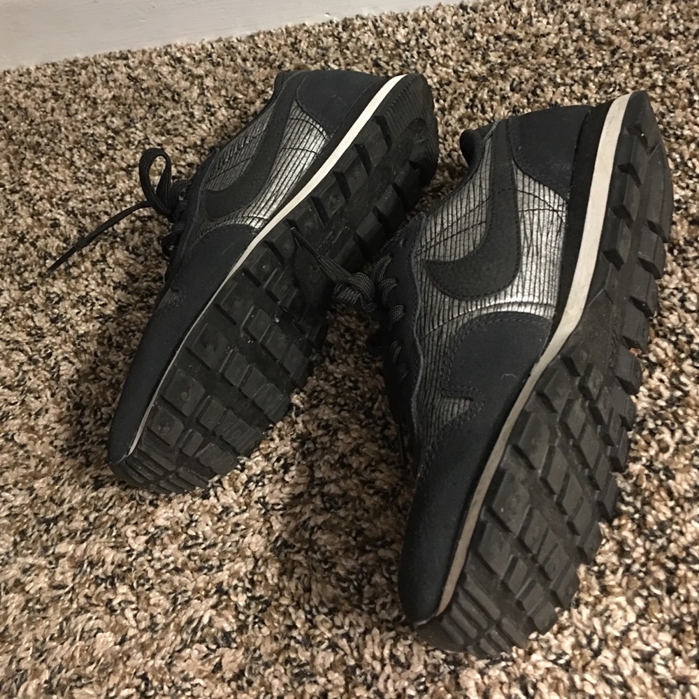 Nike - Picture 3 of 4
