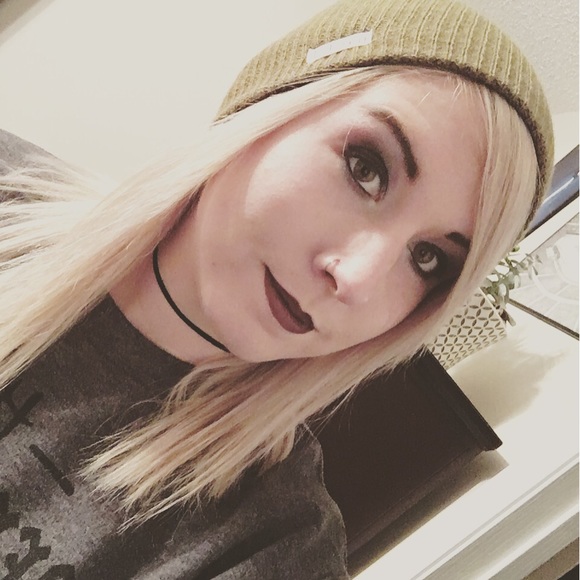 Meet your Posher, Jennifer - Picture 2 of 4