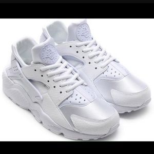 All white huraches !!!💕