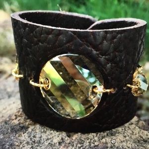 🌸Buffalo Hide Leather & Swarovski Crystal Cuff