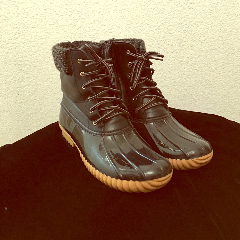 Duck boots