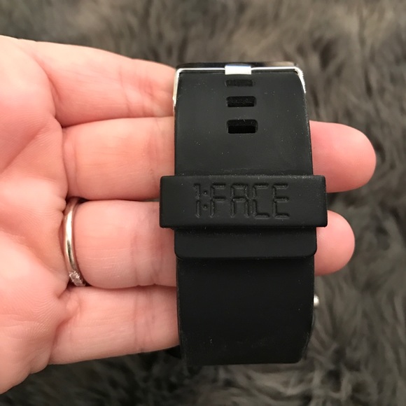 One face watch - Picture 3 of 3