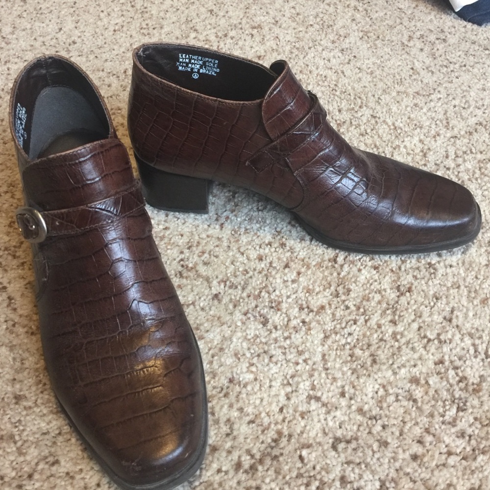 Bandolino shooties