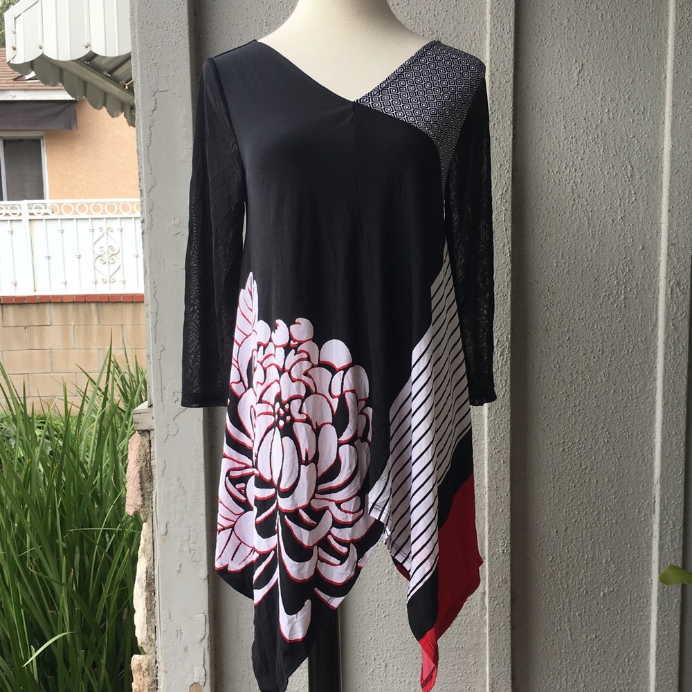 🎉SOLD🎉NWOT Chico's Travelers Black Floral Tunic - Picture 1 of 4