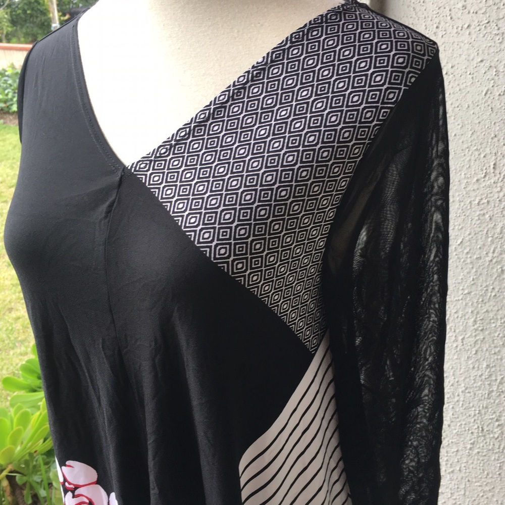 🎉SOLD🎉NWOT Chico's Travelers Black Floral Tunic - Picture 4 of 4