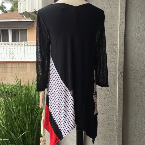 🎉SOLD🎉NWOT Chico's Travelers Black Floral Tunic - Picture 2 of 4