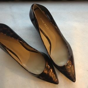 Nine West tortoise pump