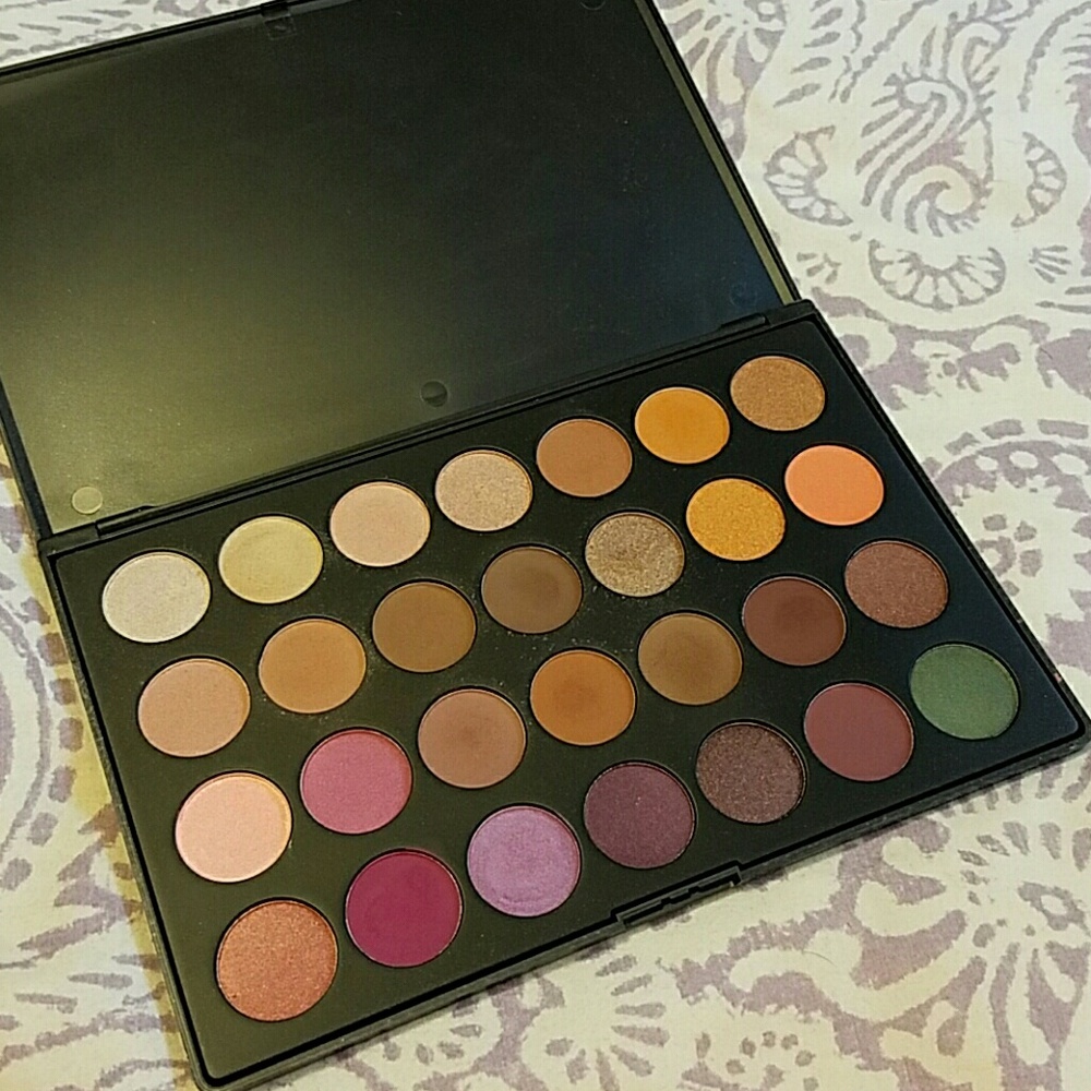 Jaclyn Hill Favorites Palette by Morphe