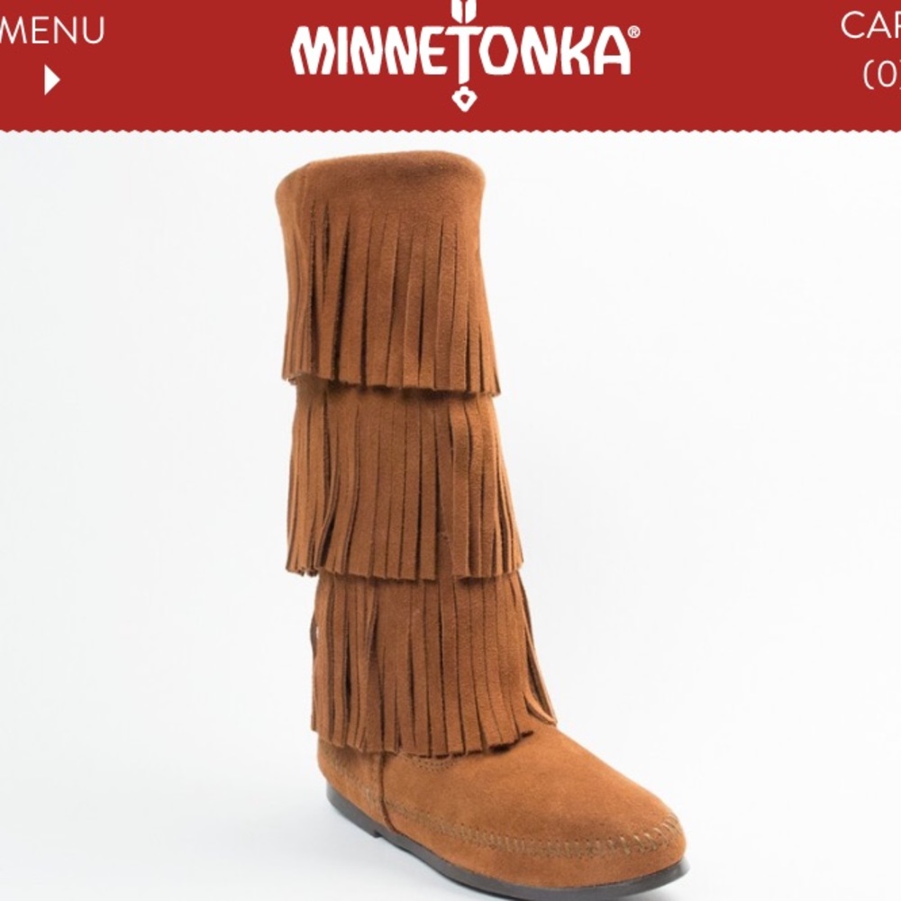 MINNETONKA 3-FRINGE BOOTS NEW