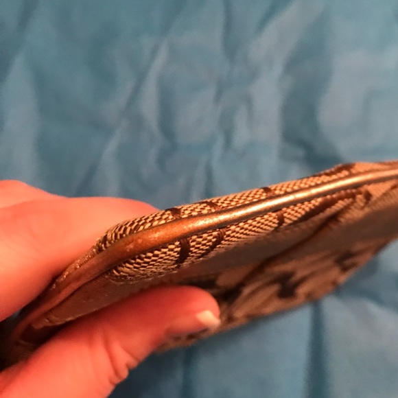 ❤️AUTHENTIC❤️ Coach - Gold and brown wristlet - Picture 2 of 2